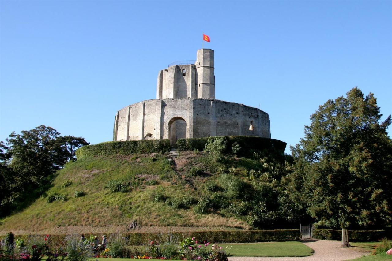 Superbe Studio Face Au Chateau Gisors Exteriör bild